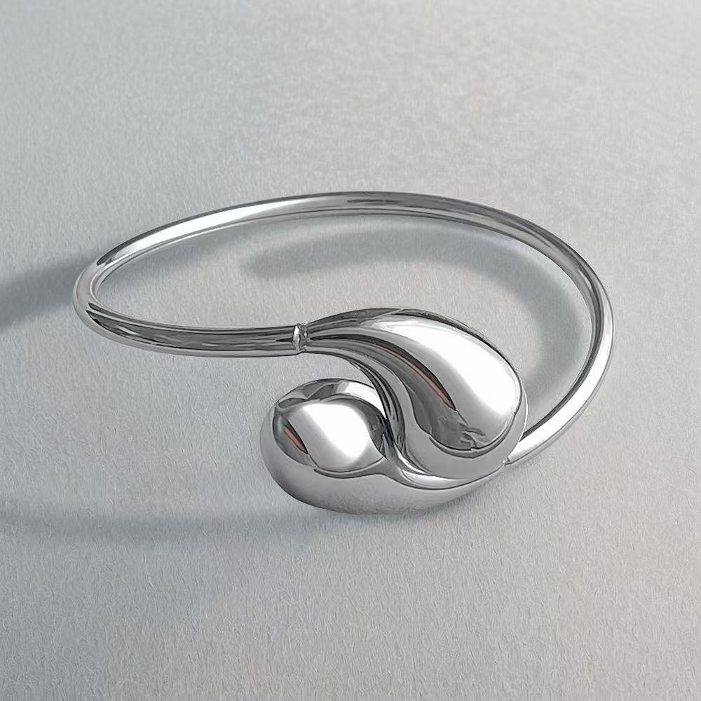European and American Cross-Border Stainless Steel Bracelet, Titanium Steel Nail Bracelet for Women, Non-Fading, Simple, Versatile, Fashionable and Elegant Bracelet