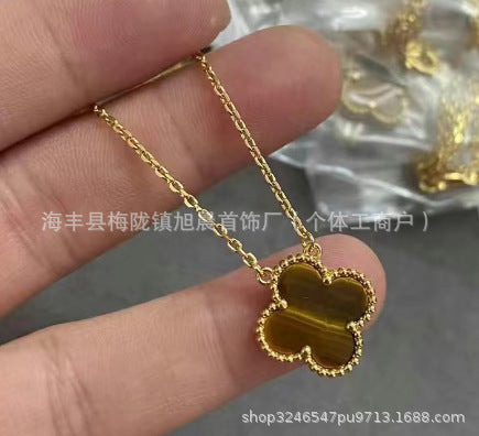 Latest Product 2025 Fanjia Four-Leaf Necklace 15mm Carnelian White Mother-Of-Pearl Pendant Clavicle Chain Couple Gift Fashion