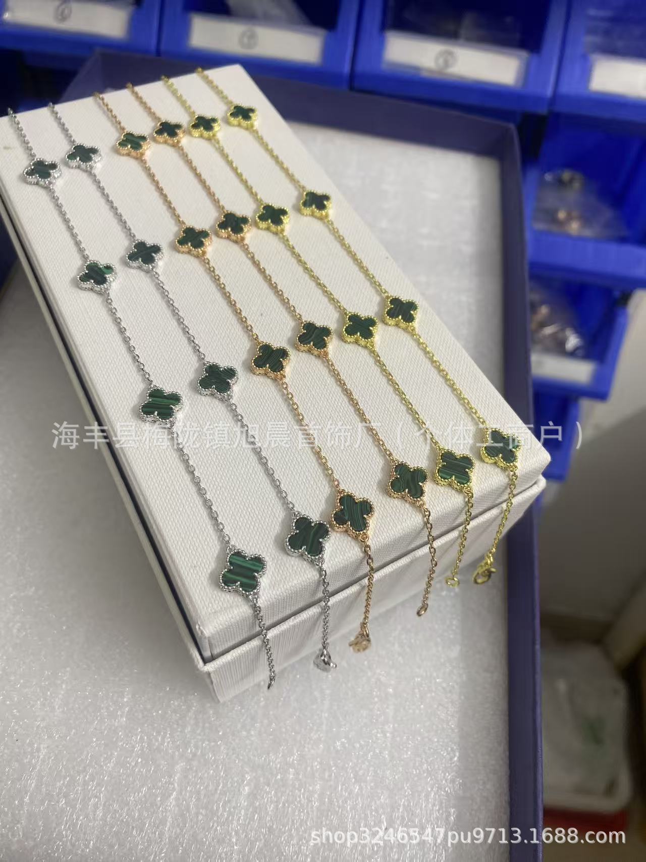 Vanjia Ten Flowers Four-Leaf Clover Necklace for Women, Twenty Flowers Plated with 18K Gold, Black Onyx, Purple Chalcedony, Laser Light Luxury High-End