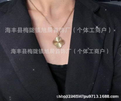 New Product 2024 Four-Leaf Clover Sweater Chain 18K Rose Gold Carnelian White Mother-Of-Pearl Pendant Clavicle Chain Couple Gift