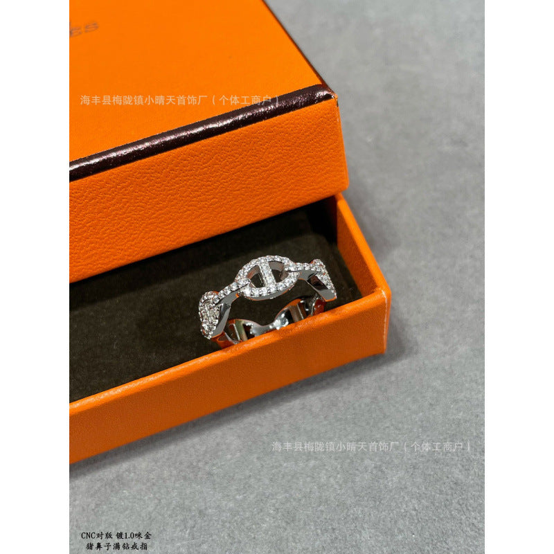 High-Quality Pig Nose Ring for Women, Thickened Electroplated 18K Rose Gold Fashion V Gold Couple Ring Factory Wholesale