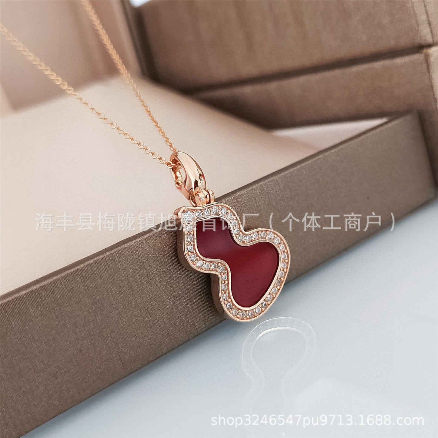 New Diamond Double Gourd Necklace Women's V Gold High Version Thick Plated 18K Rose Gold Fashion Light Luxury White Fritillaria Pendant