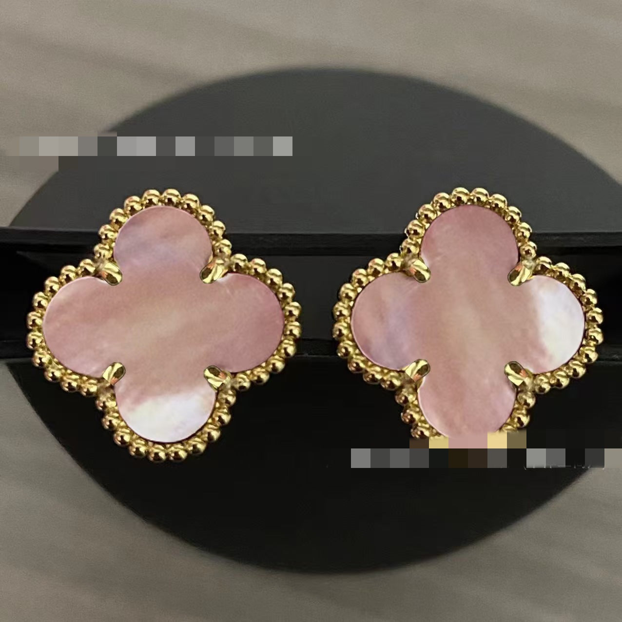 New V Gold High Version Four-Leaf Clover Earrings Thick Plated 18K Real Gold Clover White Mother-Of-Pearl Natural Carnelian Earrings