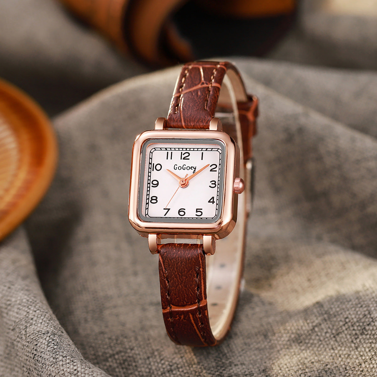 New Style Women's Watch Temperament Retro Roman Blue Needle Scale Design Simple Fashion Square Watch Quartz Watch