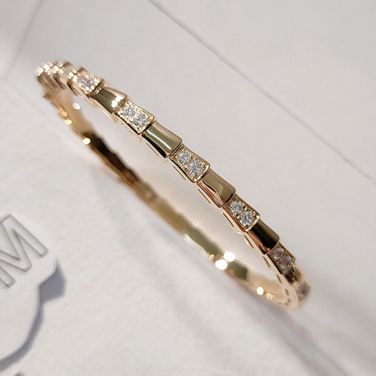 Niche Design High-grade Sense Diamond-encrusted White Fritillaria Snake Bone Bracelet Narrow Snake Bracelet Plated with K Rose Gold Personality Fashion