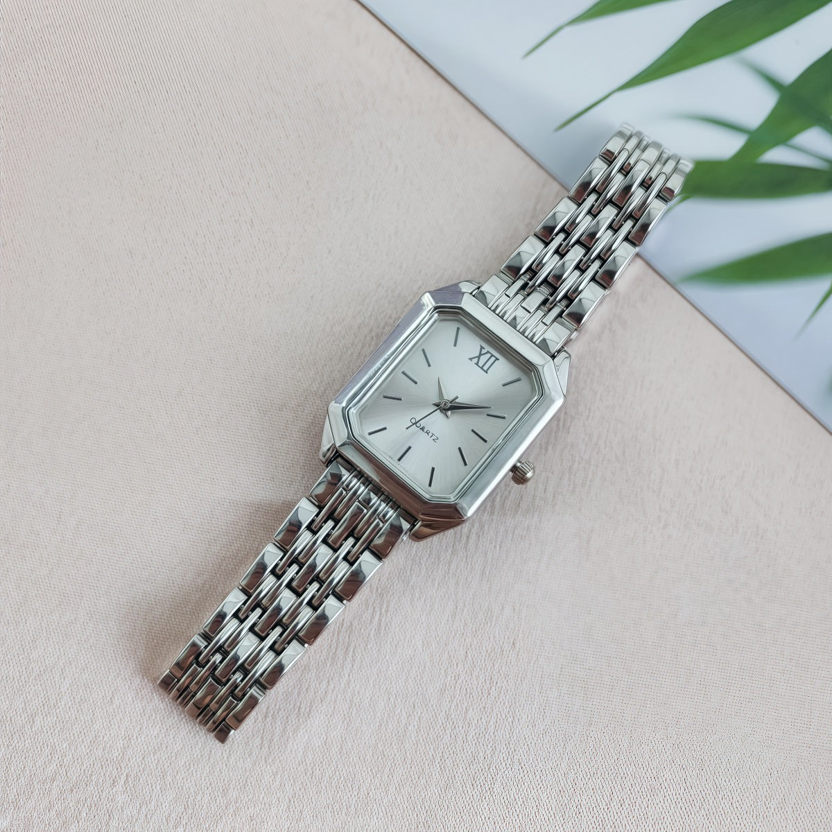 2025 New Light Luxury Steel Band Women's Watch Female Student Fashion Simple Square Quartz Watch Wholesale