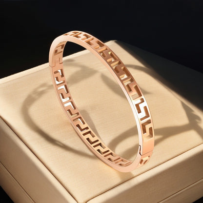 European and American Cross-Border Stainless Steel Bracelet, Titanium Steel Nail Bracelet for Women, Non-Fading, Simple, Versatile, Fashionable and Elegant Bracelet