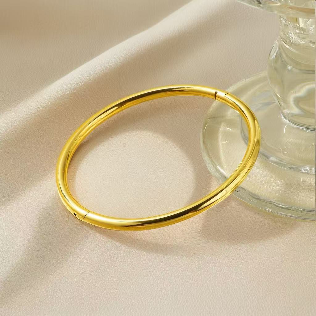 European and American Cross-Border Stainless Steel Bracelet, Titanium Steel Nail Bracelet for Women, Non-Fading, Simple, Versatile, Fashionable and Elegant Bracelet