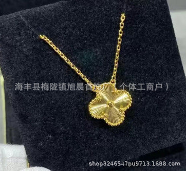 Latest Product 2025 Fanjia Four-Leaf Necklace 15mm Carnelian White Mother-Of-Pearl Pendant Clavicle Chain Couple Gift Fashion