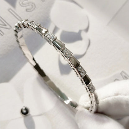 Niche Design High-grade Sense Diamond-encrusted White Fritillaria Snake Bone Bracelet Narrow Snake Bracelet Plated with K Rose Gold Personality Fashion
