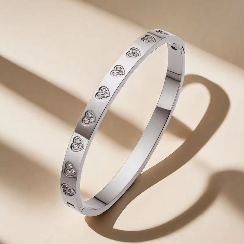 European and American Cross-Border Stainless Steel Bracelet, Titanium Steel Nail Bracelet for Women, Non-Fading, Simple, Versatile, Fashionable and Elegant Bracelet