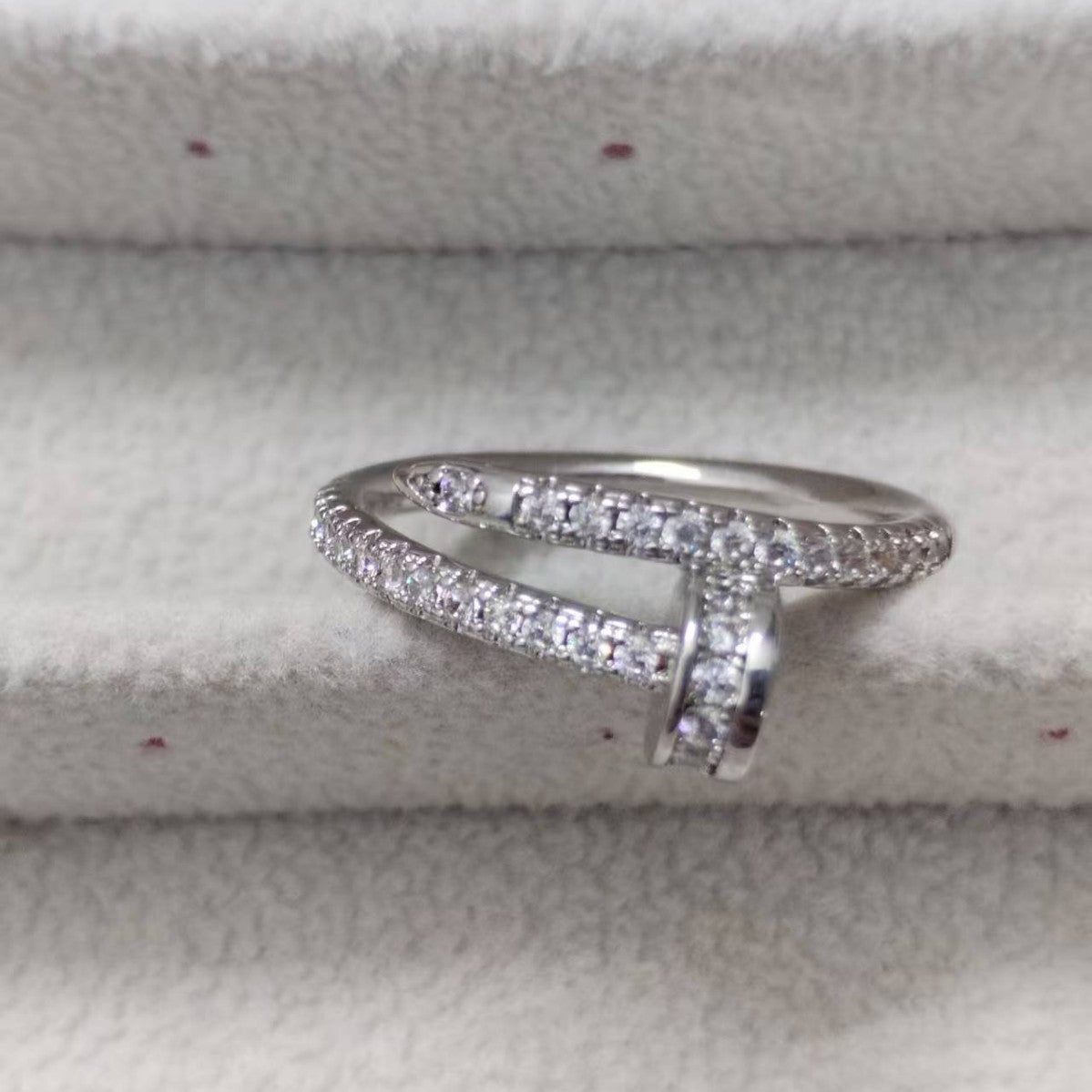 Kajia's New Ring, Fashionable and Beautiful Full Diamond Nail Ring for Men and Women, High Version Fashionable and Beautiful Couple Gift
