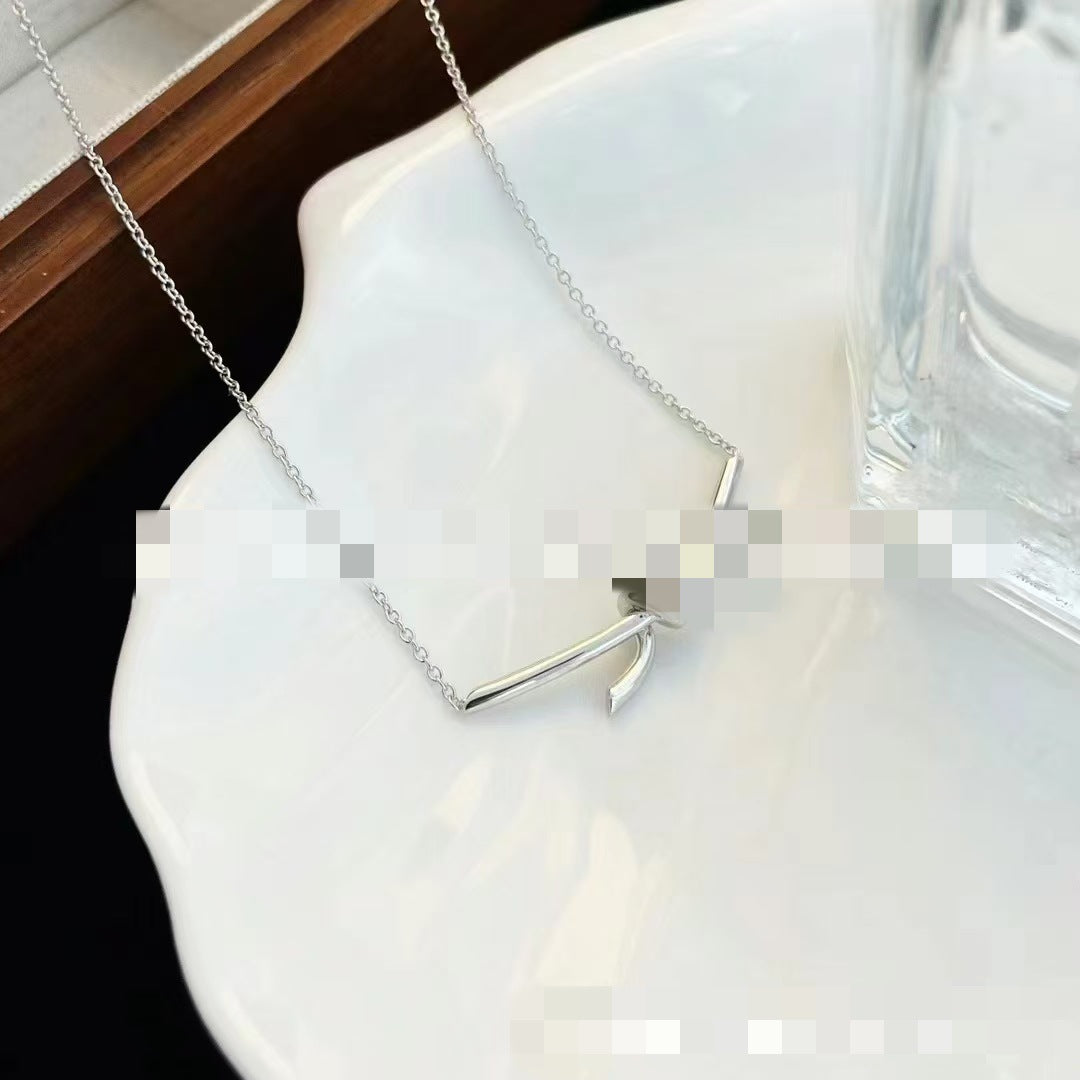 High Version T Knot Knot Necklace with Diamond Half Full Diamond Neck Chain All-match Fashion V Clavicle Chain Jewelry Fashion Beautiful