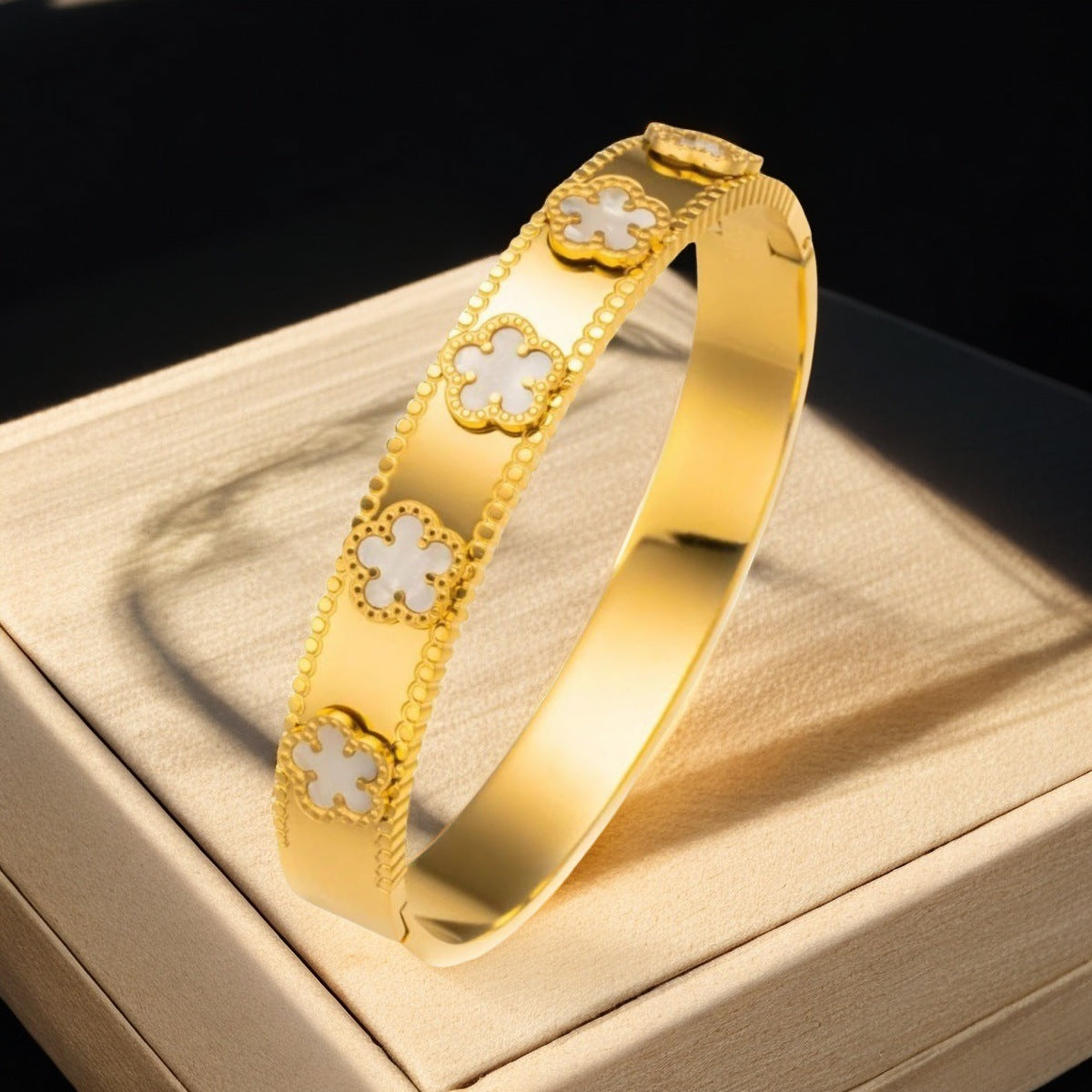 European and American Cross-Border Stainless Steel Bracelet, Titanium Steel Nail Bracelet for Women, Non-Fading, Simple, Versatile, Fashionable and Elegant Bracelet