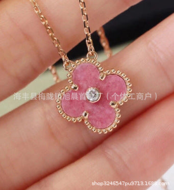 Latest Product 2025 Fanjia Four-Leaf Necklace 15mm Carnelian White Mother-Of-Pearl Pendant Clavicle Chain Couple Gift Fashion