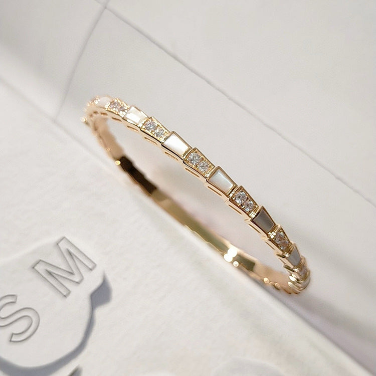 Niche Design High-grade Sense Diamond-encrusted White Fritillaria Snake Bone Bracelet Narrow Snake Bracelet Plated with K Rose Gold Personality Fashion