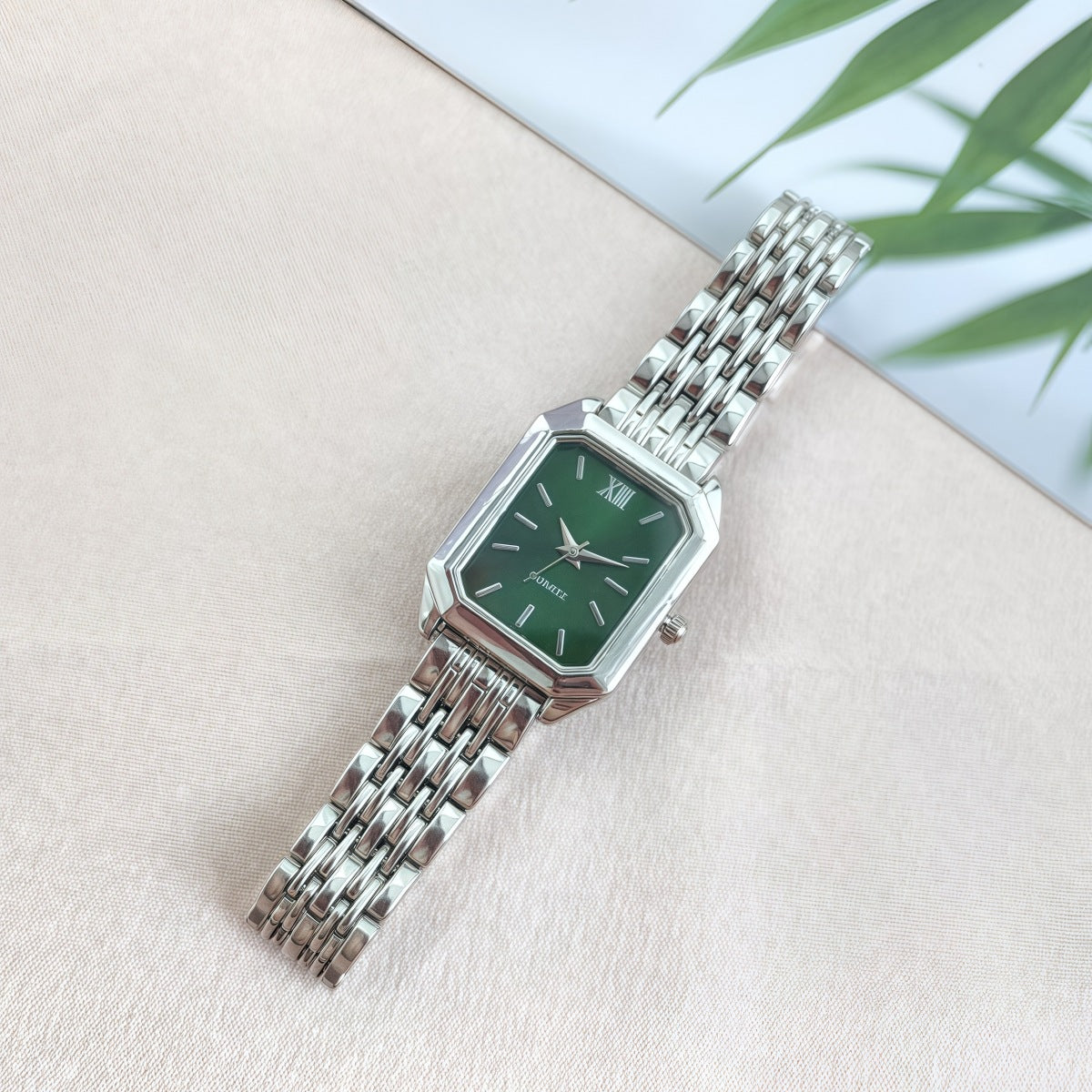 2025 New Light Luxury Steel Band Women's Watch Female Student Fashion Simple Square Quartz Watch Wholesale