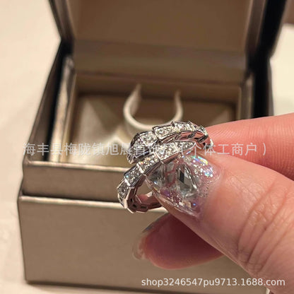18K Gold Snake Bone Ring Stacked Ring Diamond Ring White Fritillaria Rose Gold Platinum Diamond Ring for Men and Women Couple