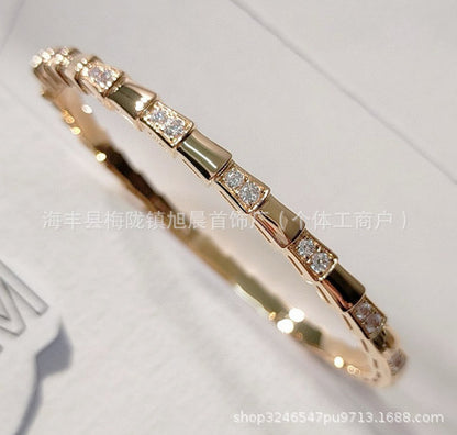 Cross-Border High-End Snake-Shaped Bracelet with Diamonds in Peacock Green, Light Luxury Niche Fine Craftsmanship Bracelet Jewelry for Women, One Piece Dropshipping