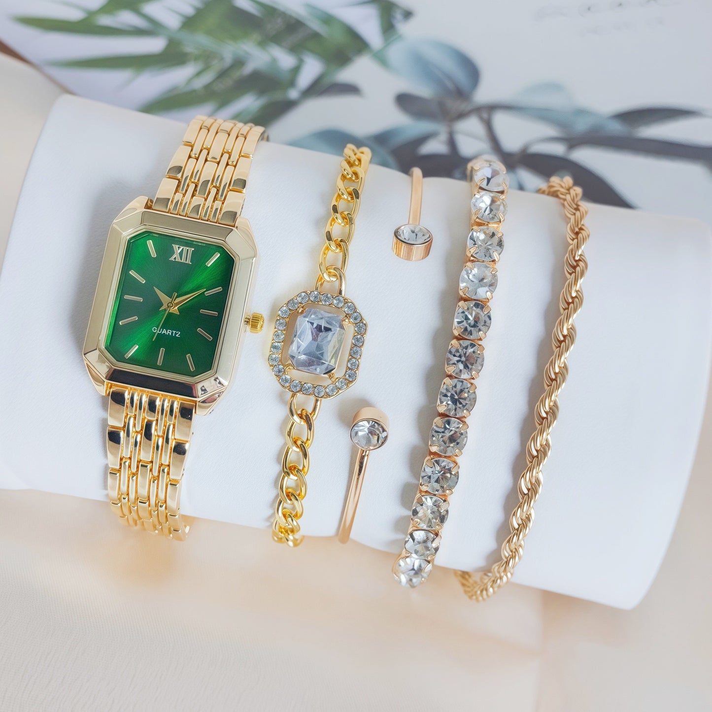 2025 New Light Luxury Steel Band Women's Watch Female Student Fashion Simple Square Quartz Watch Wholesale