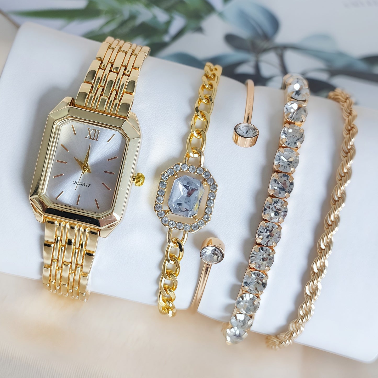 2025 New Light Luxury Steel Band Women's Watch Female Student Fashion Simple Square Quartz Watch Wholesale