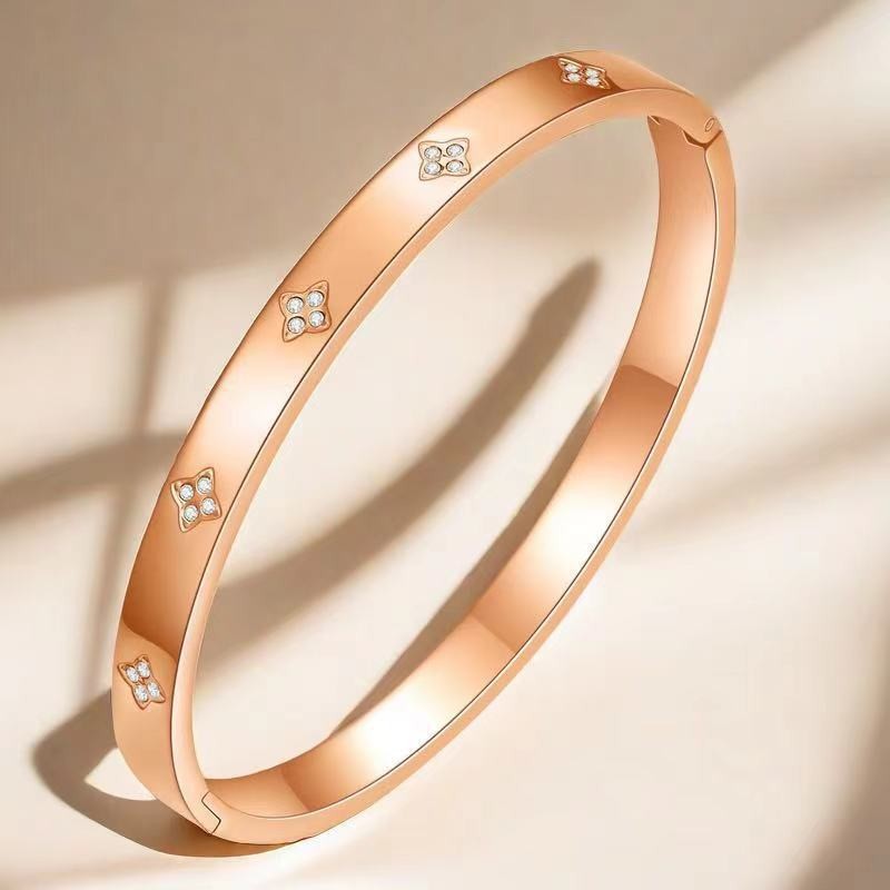 European and American Cross-Border Stainless Steel Bracelet, Titanium Steel Nail Bracelet for Women, Non-Fading, Simple, Versatile, Fashionable and Elegant Bracelet