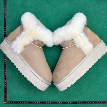 UGG