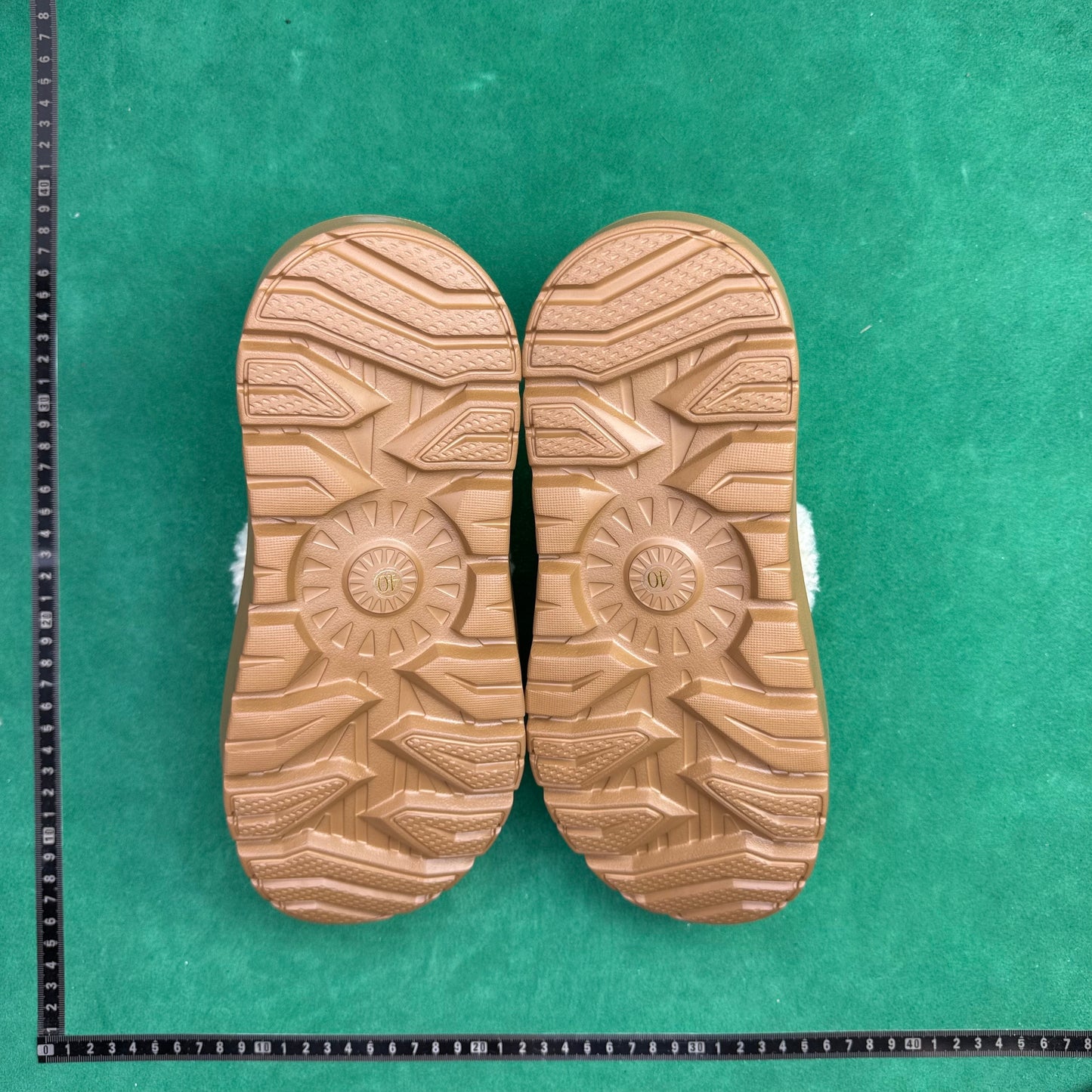 UGG