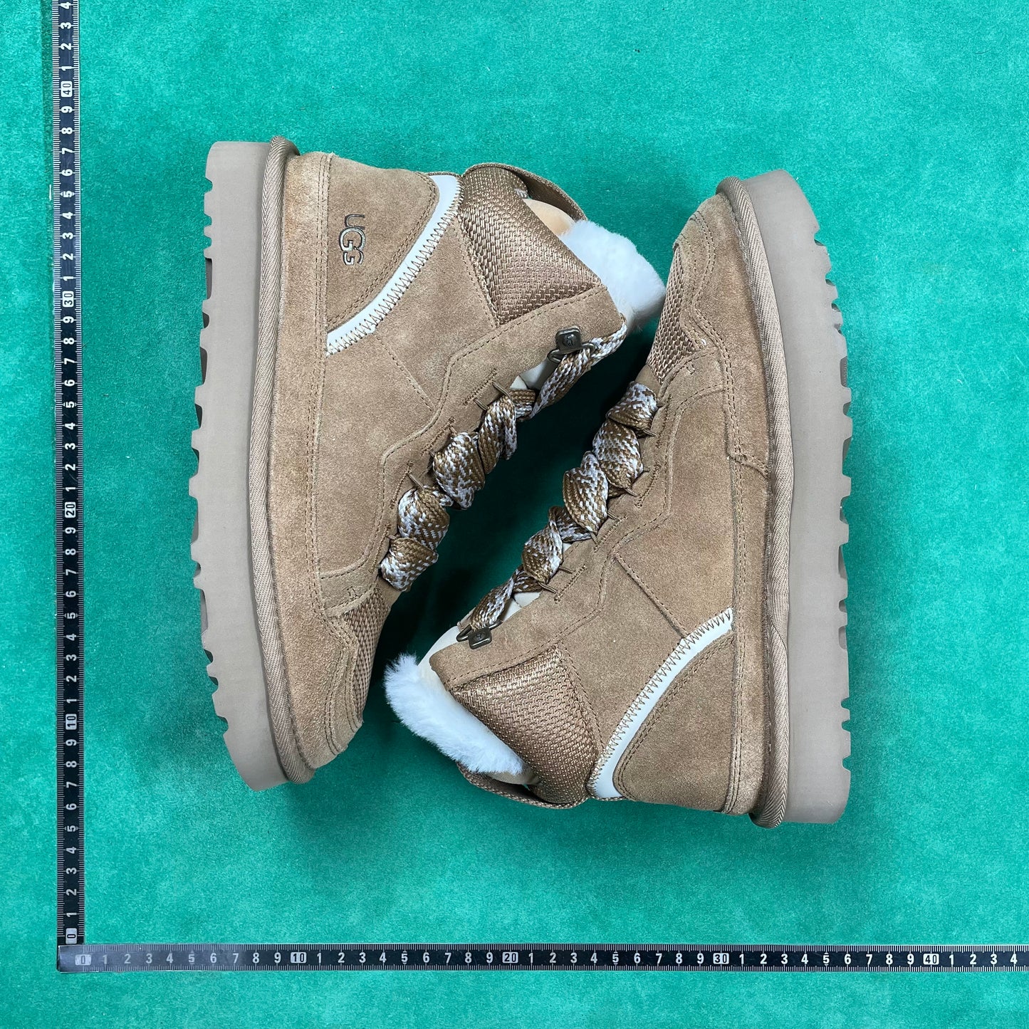 UGG