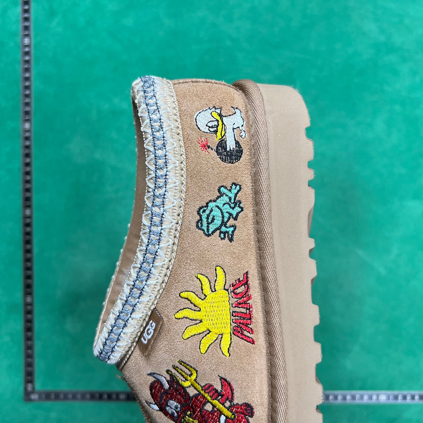 UGG