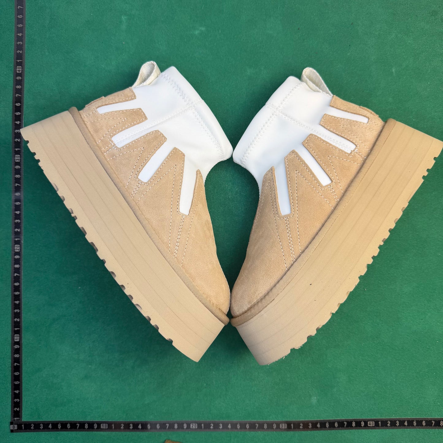 UGG