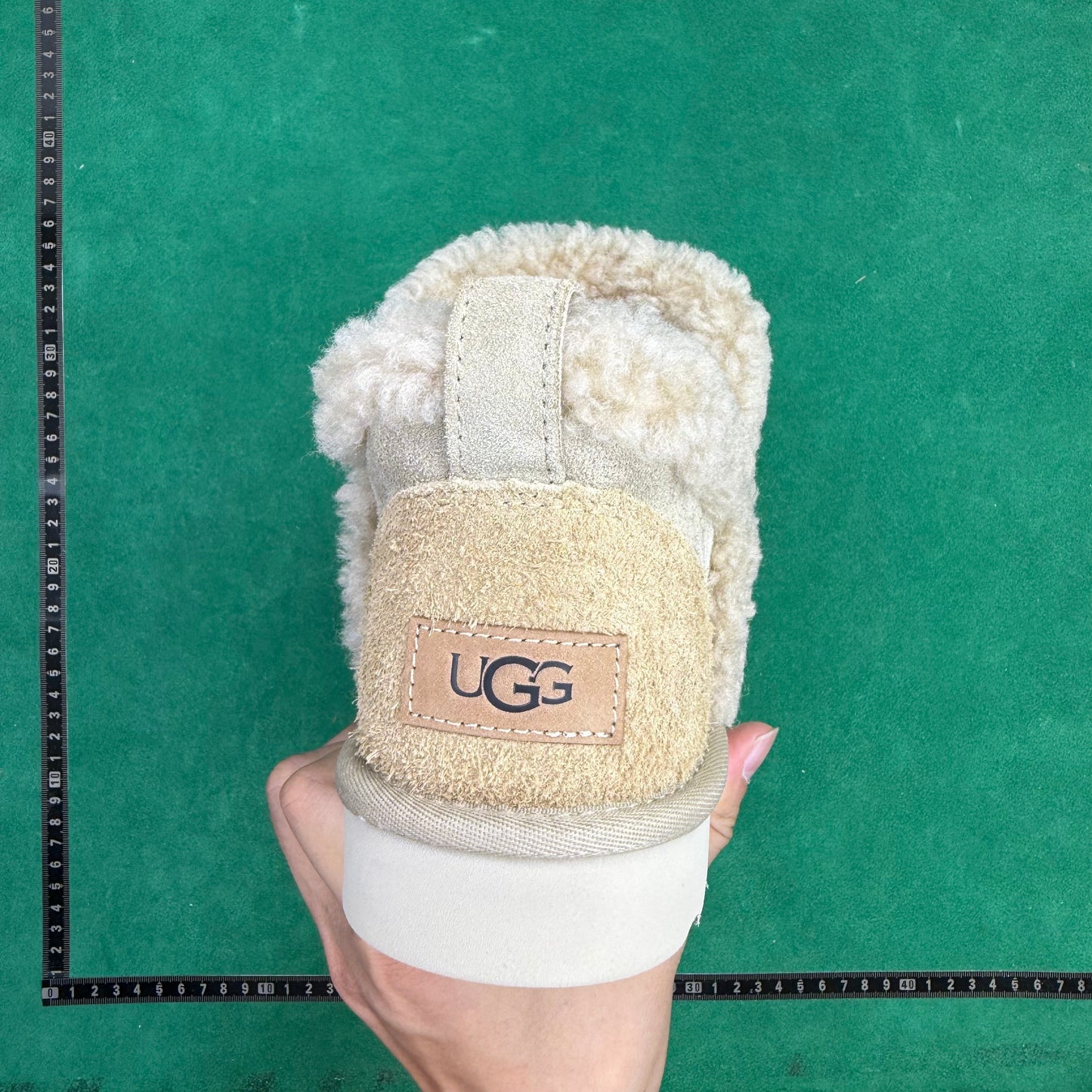 UGG