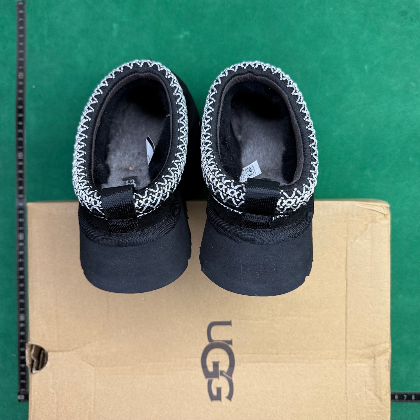 UGG