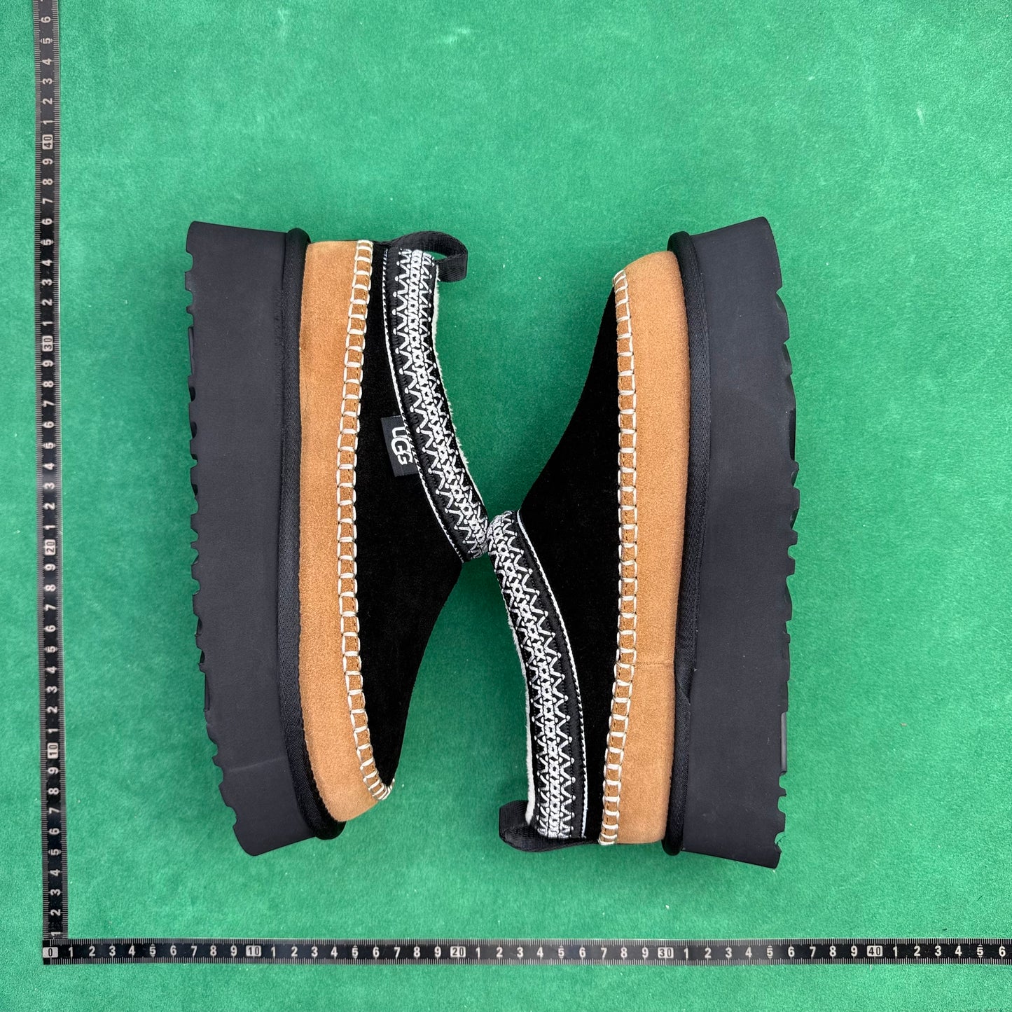UGG
