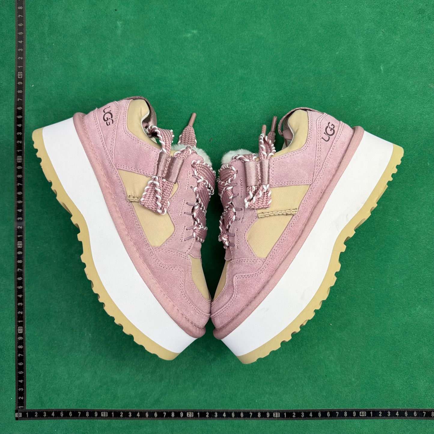 UGG