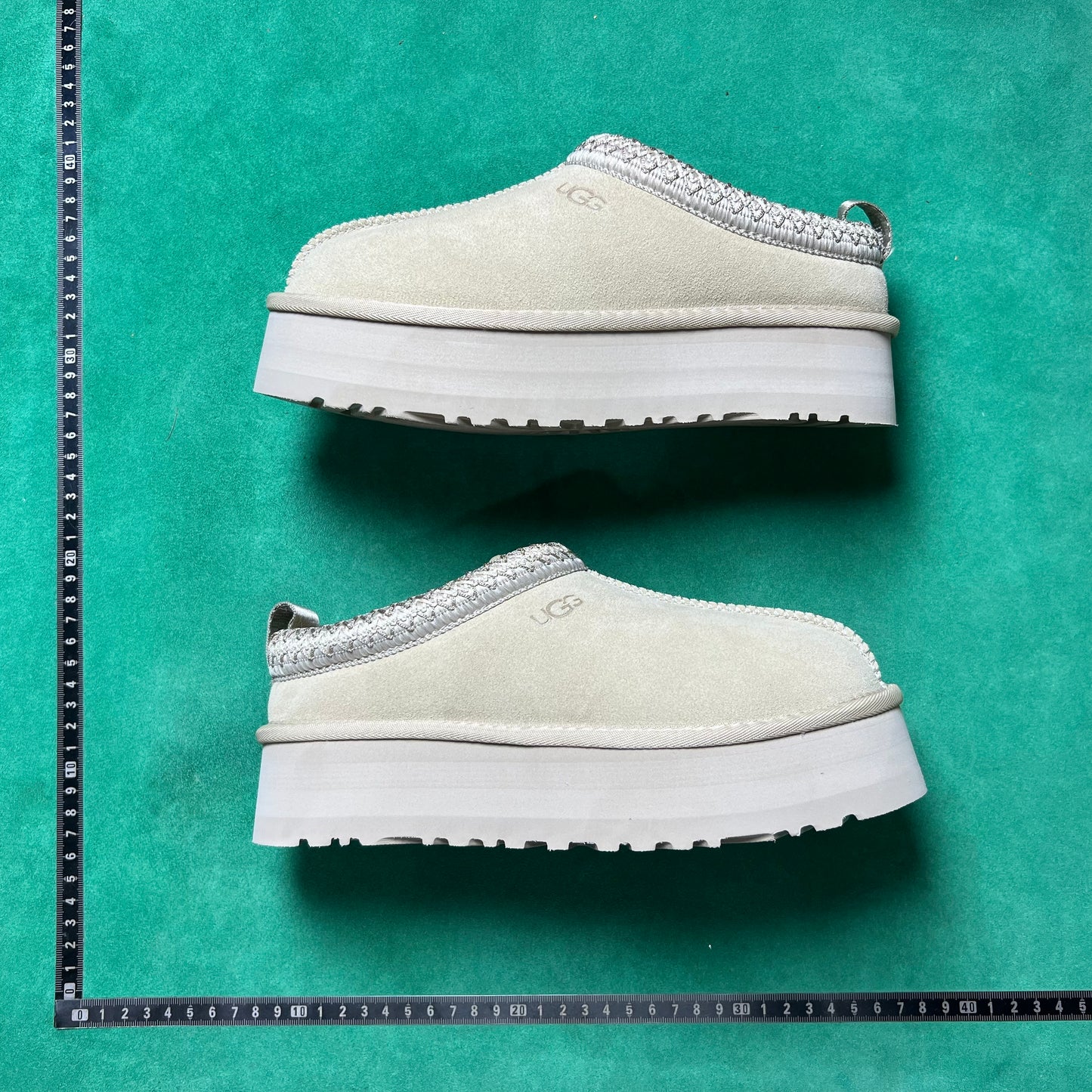 UGG