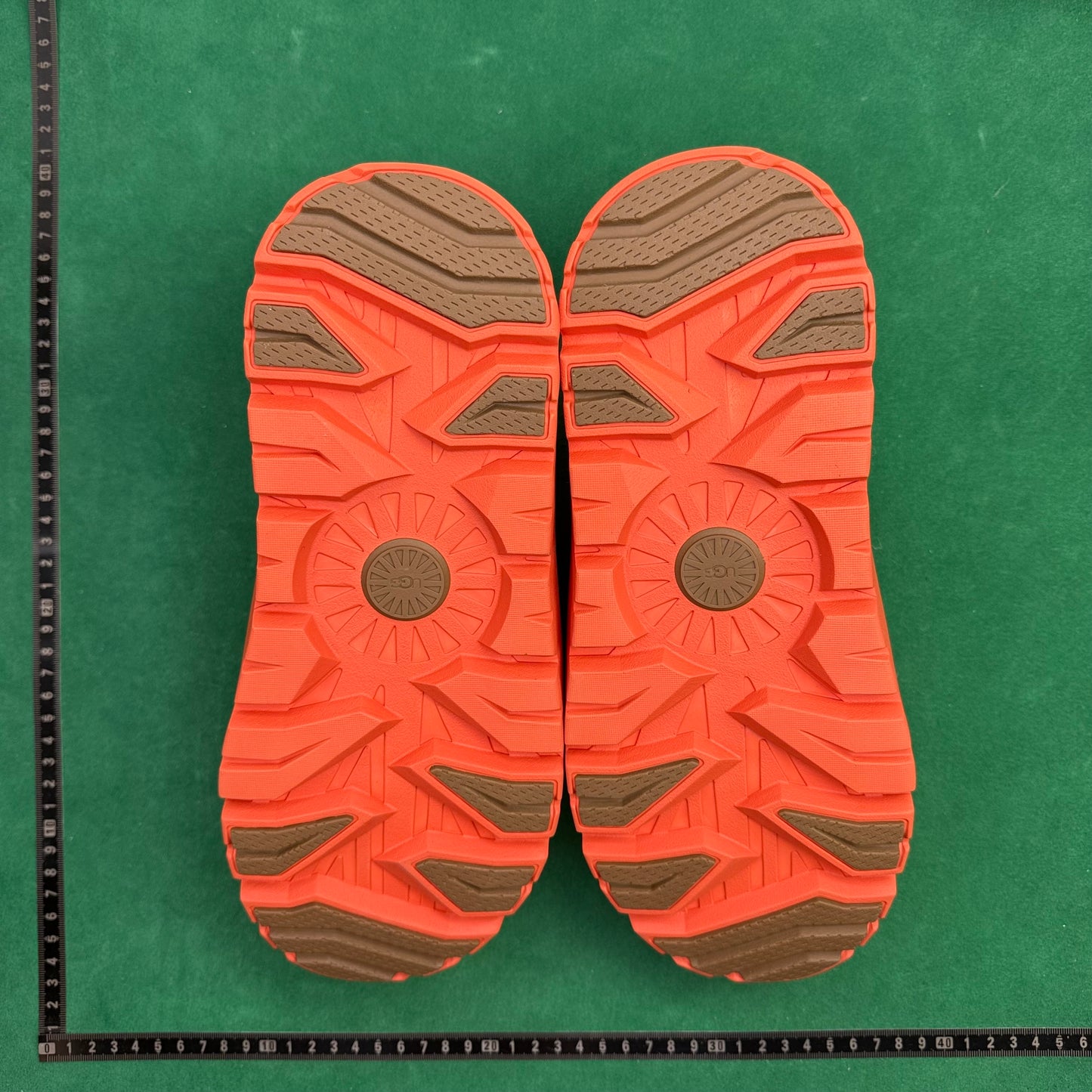 UGG