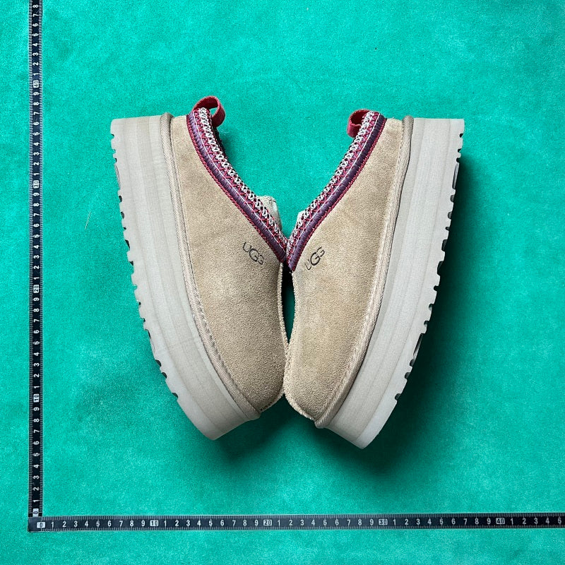 UGG