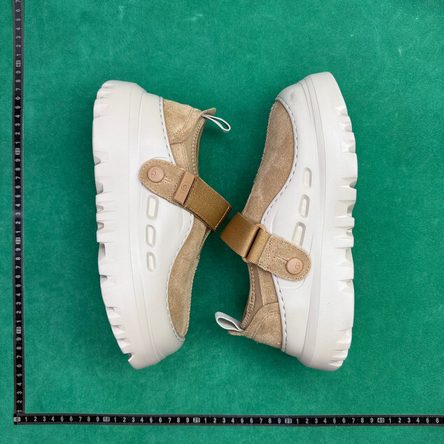 UGG