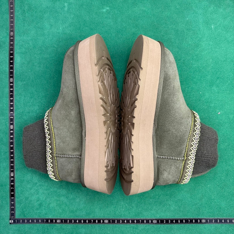 UGG