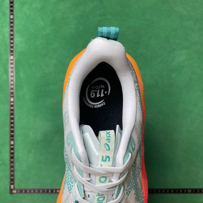 Asics -Novablast 5 LE