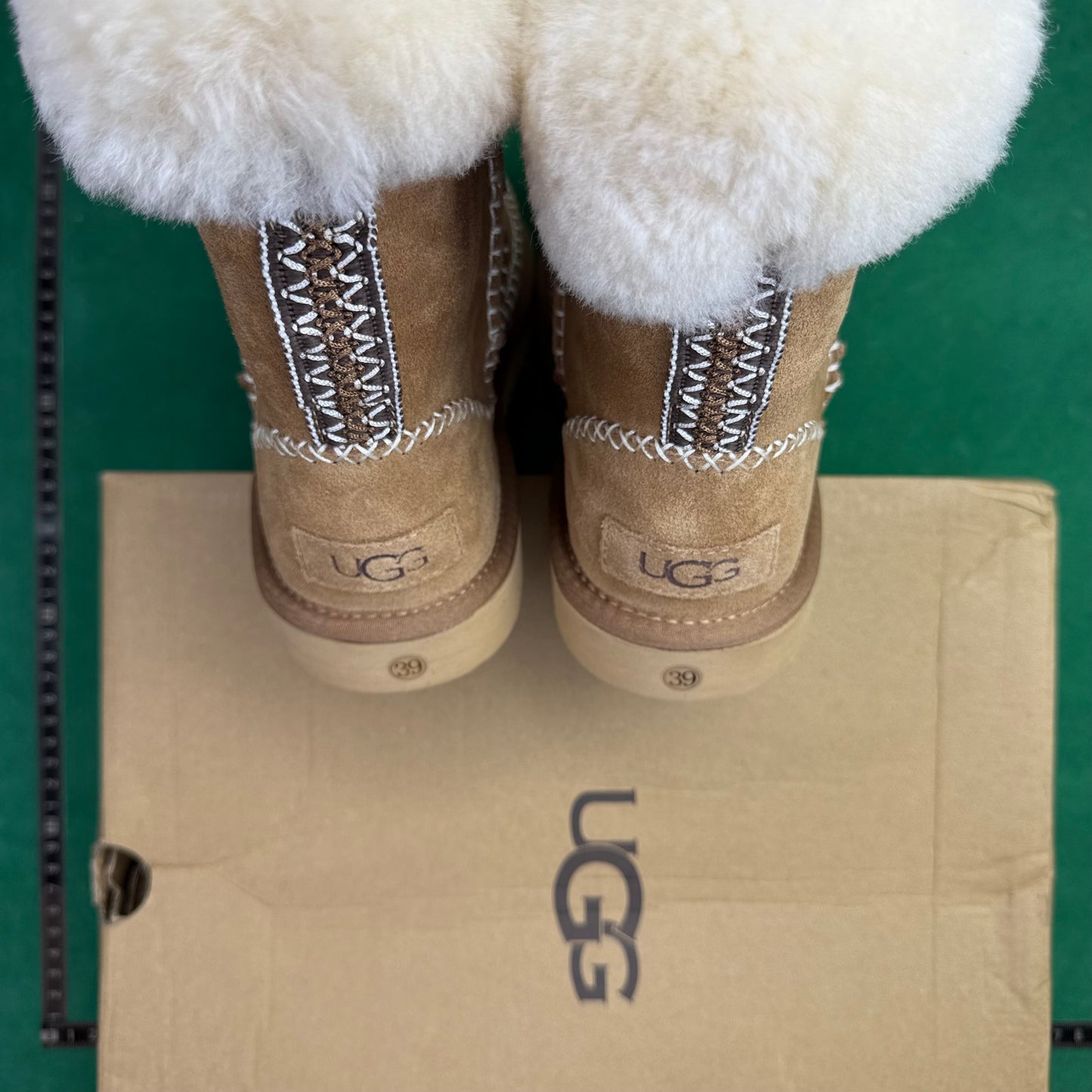 UGG