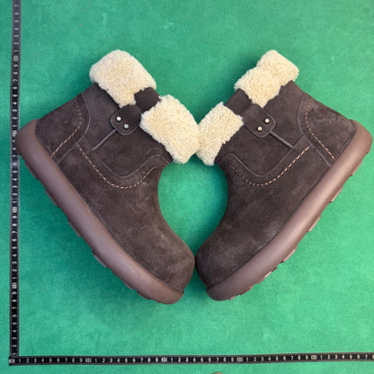 UGG