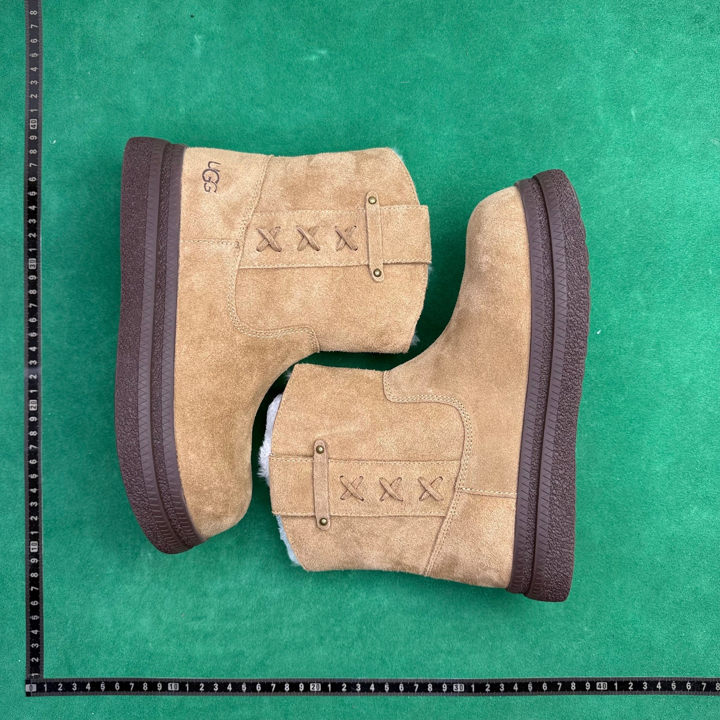 UGG