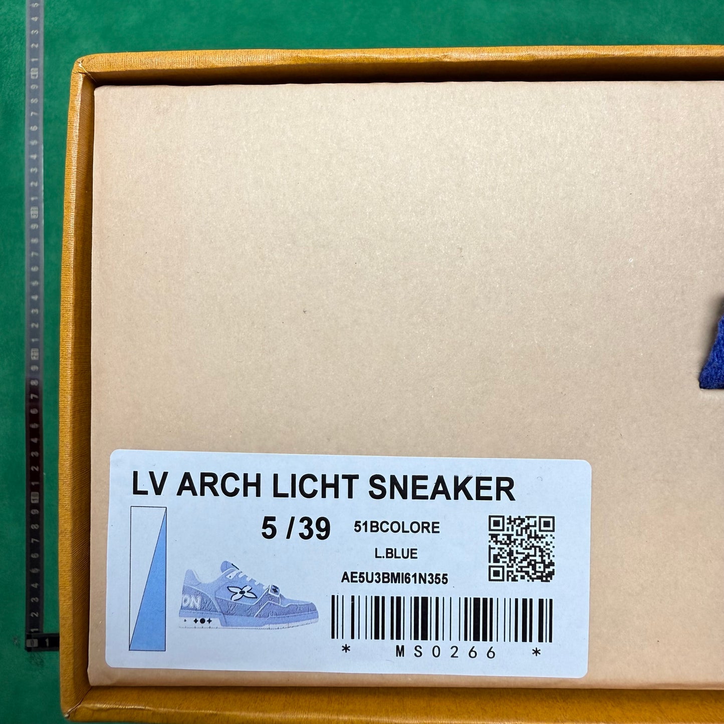 Louis Vuitton - Arch Light