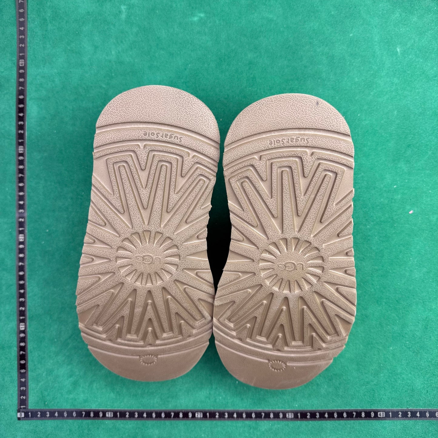 UGG