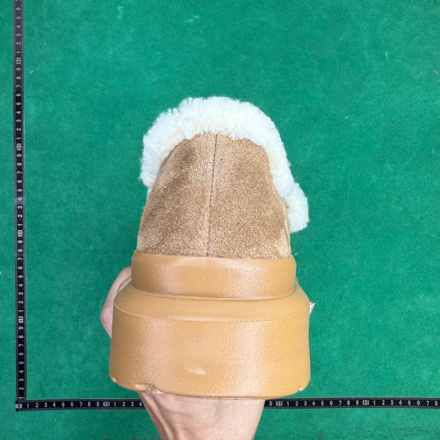 UGG
