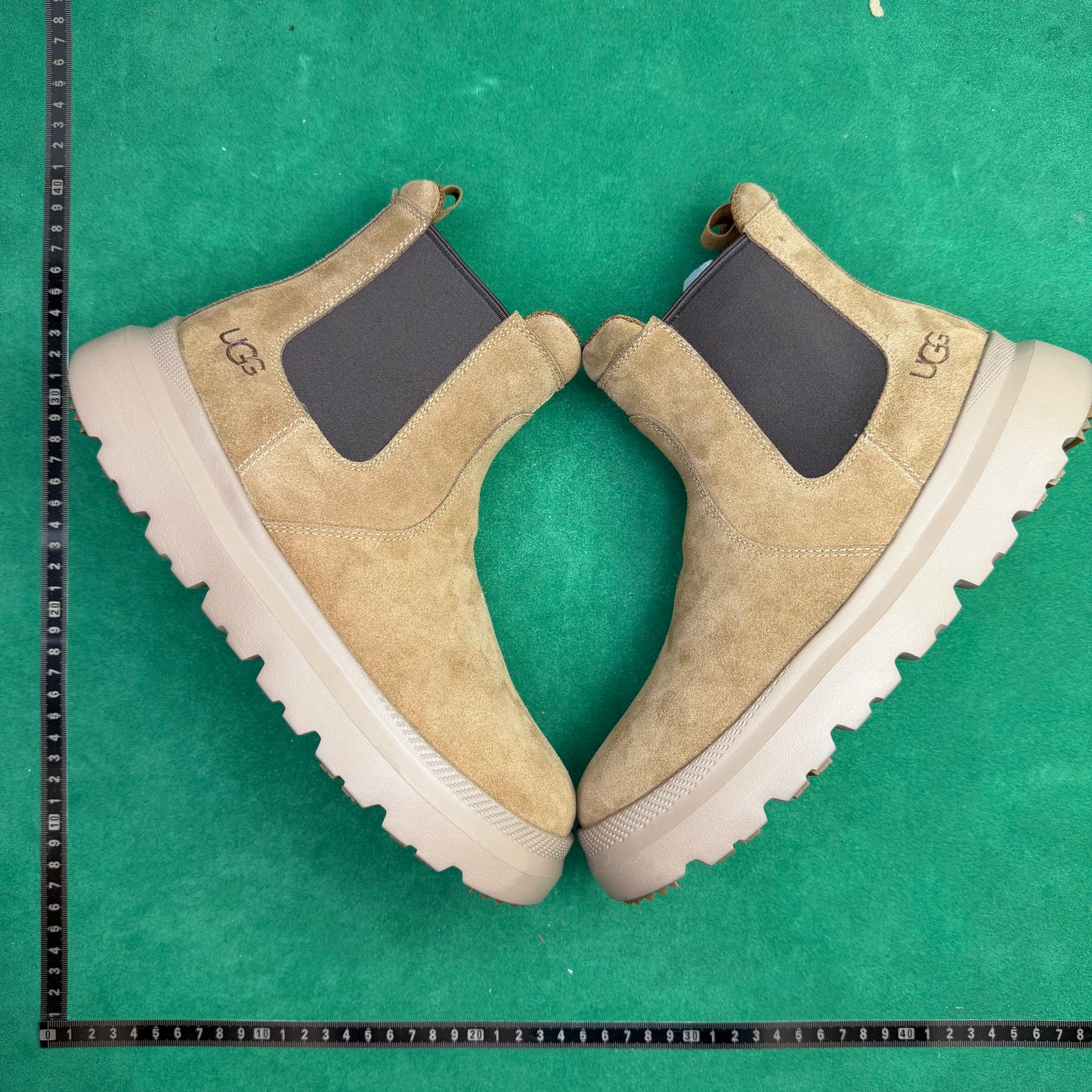 UGG