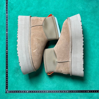 UGG