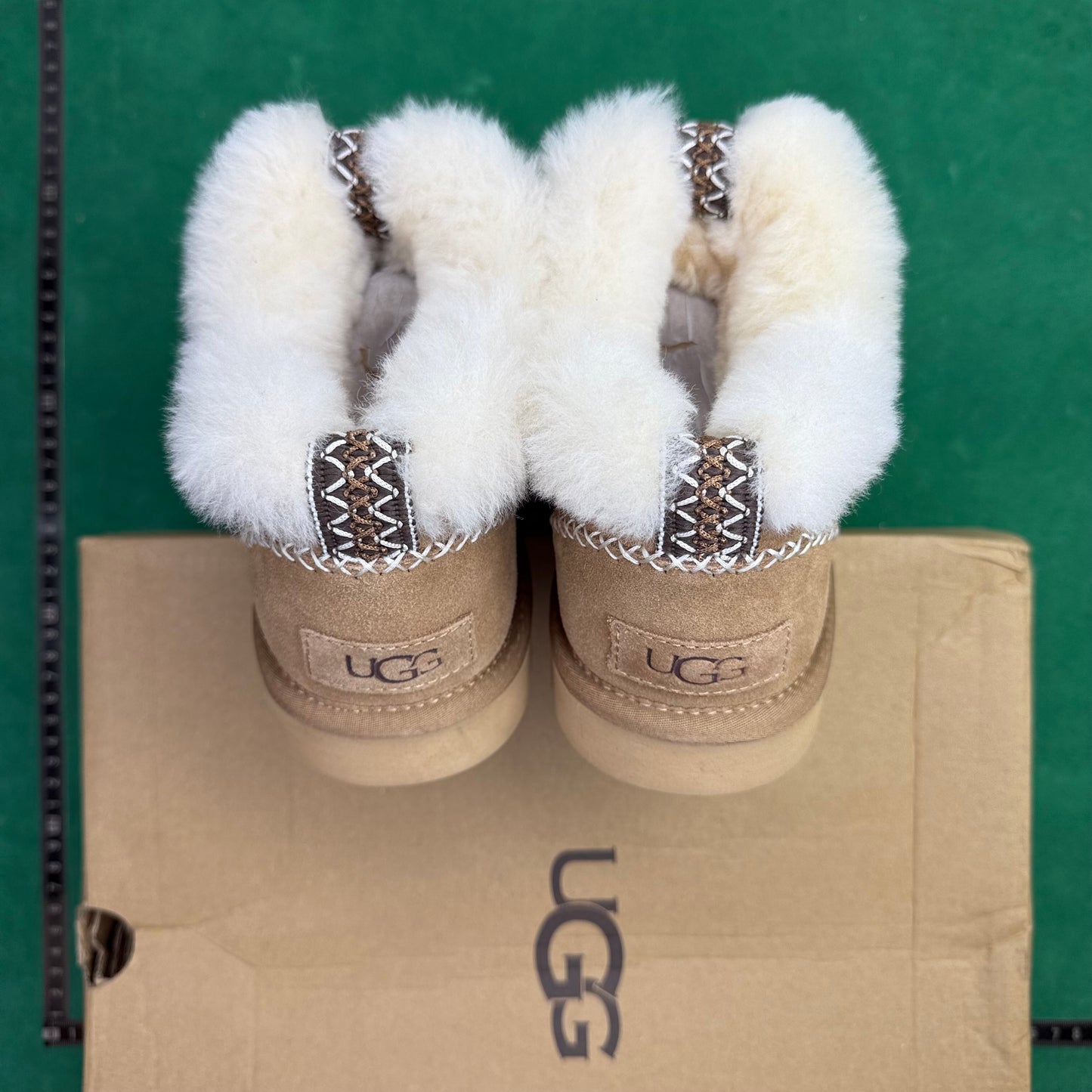 UGG